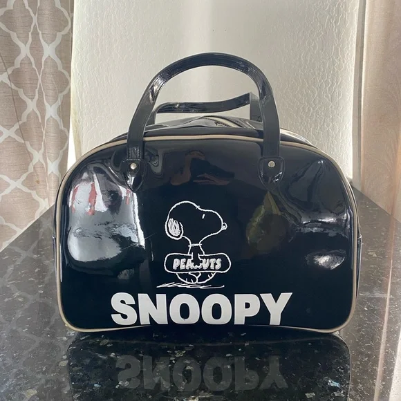 SNOOPY PEANUTS | Patent Faux Leather Duffel Bag - Picture 1 of 6